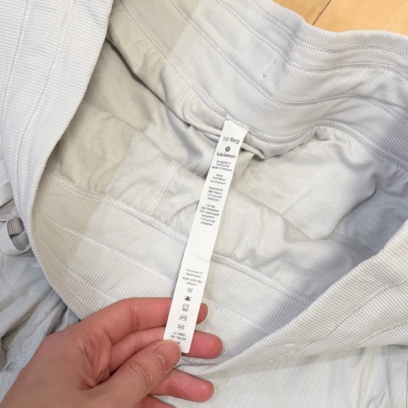 LIKE NEW Lululemon Women’s Dance Studio Pant III *Lined - Picture 4 of 8